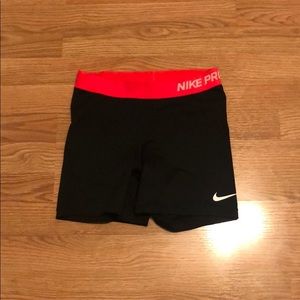 dicks•black nike pros with hot pink band